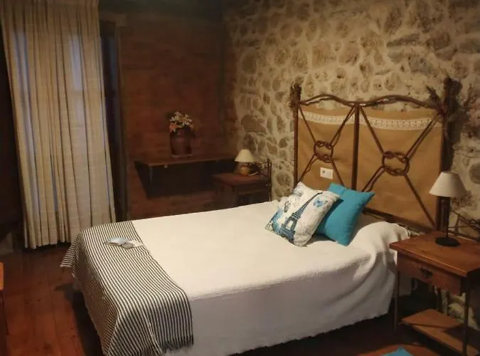 Hospederia Foramontanos אורחן Villasana de Mena