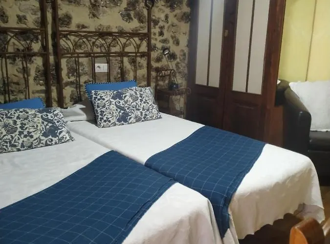 Hospederia Foramontanos אורחן Villasana de Mena